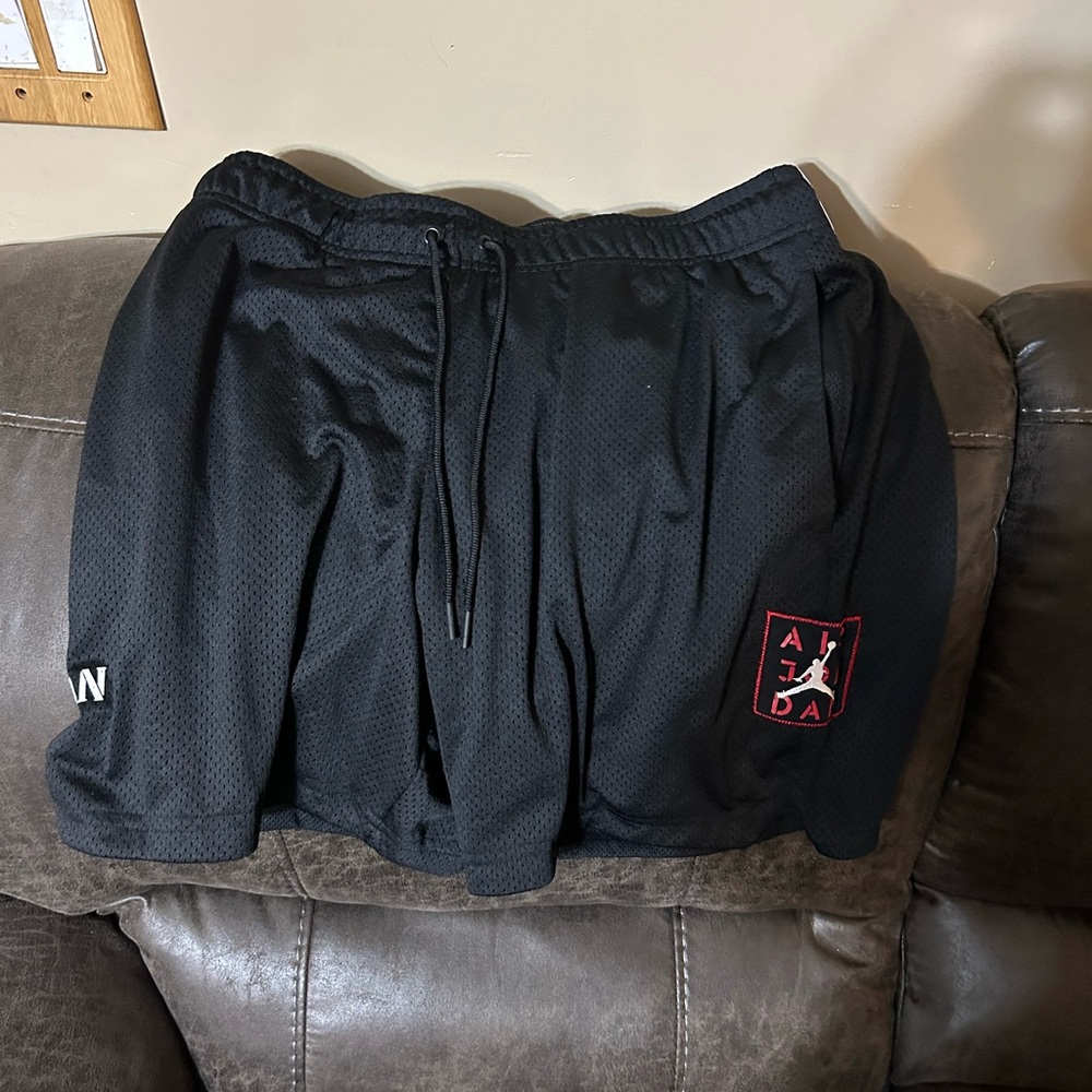 Jordan Black Red Mesh Short Shorts Above Knee Large NWT